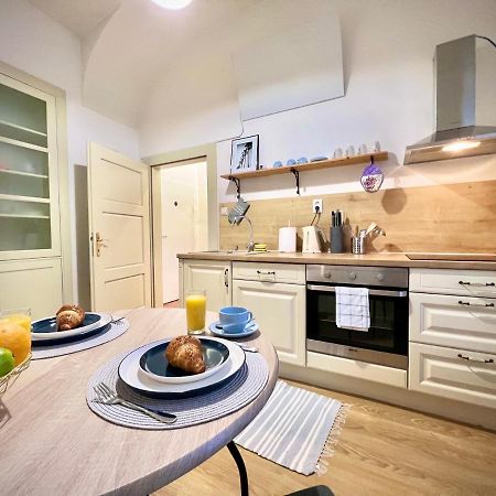 Elegant Apartment In Košice Exteriör bild