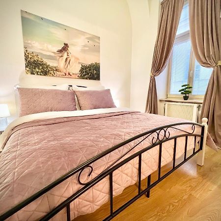 Elegant Apartment In Košice Exteriör bild