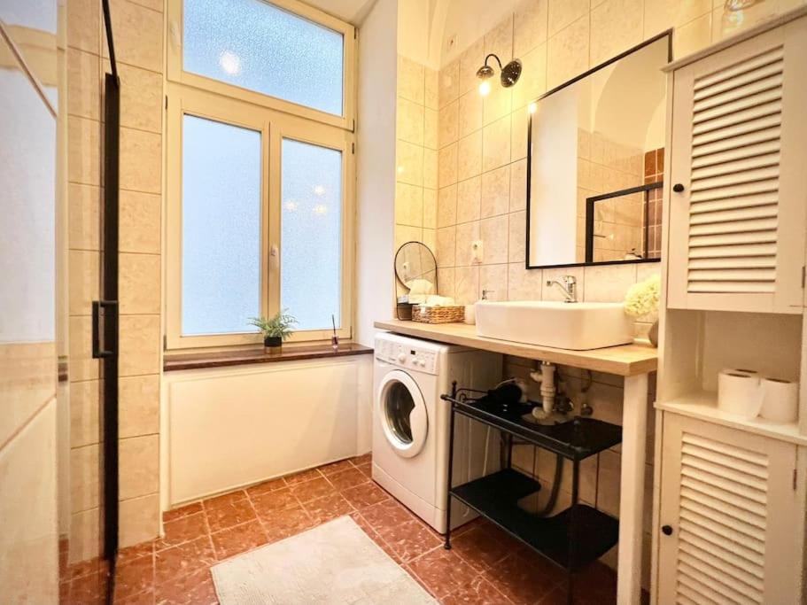 Elegant Apartment In Košice Exteriör bild