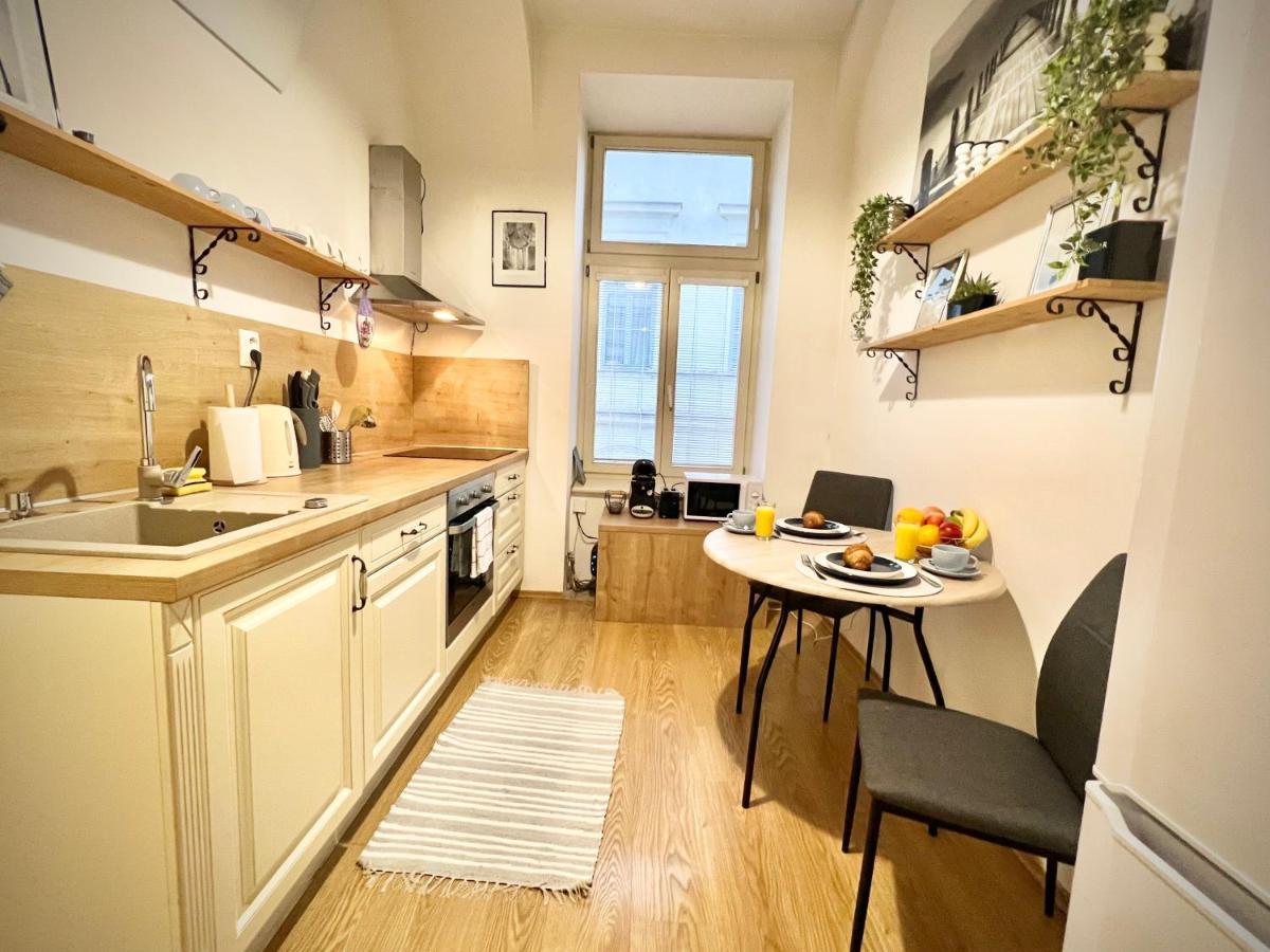 Elegant Apartment In Košice Exteriör bild