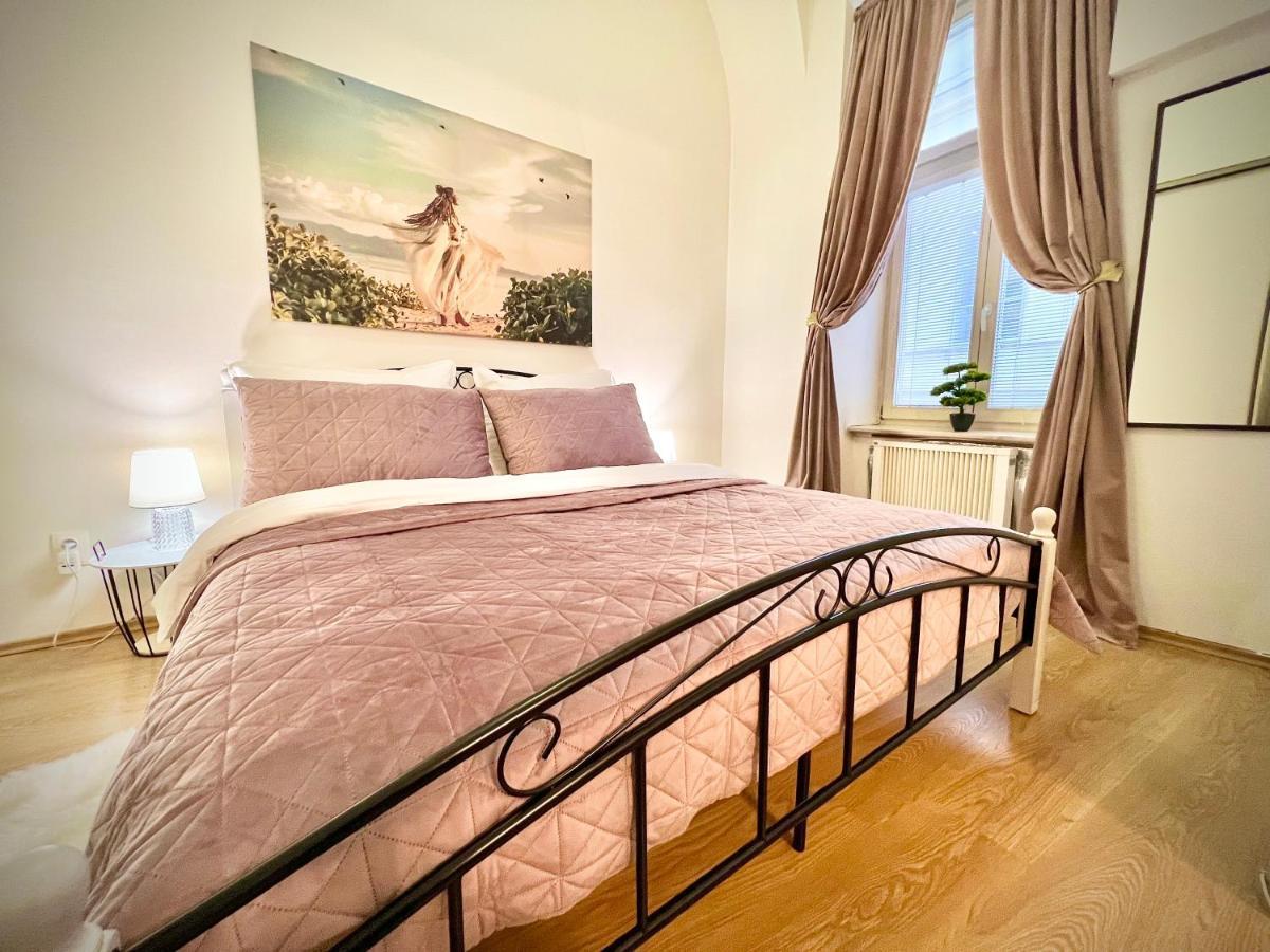 Elegant Apartment In Košice Exteriör bild